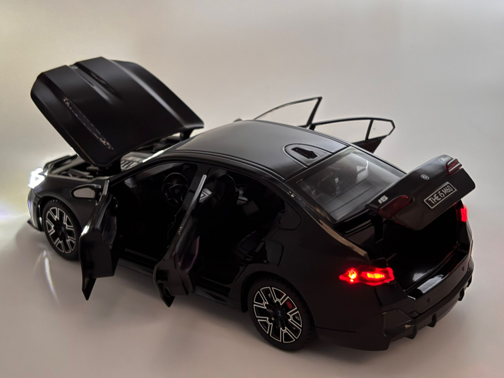 Macheta BMW i5 M60 din Metal – 20,5 cm, cu Sunete, Lumini, Funcție Pull-Back și Roți Direcționabile [9]