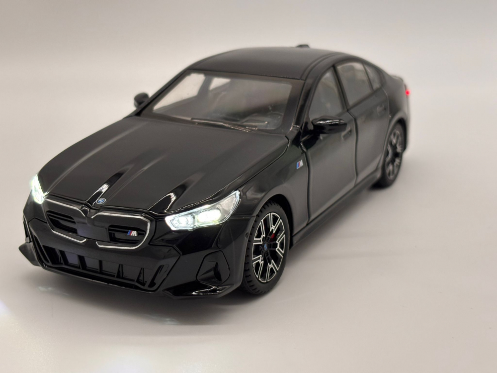 Macheta BMW i5 M60 din Metal – 20,5 cm, cu Sunete, Lumini, Funcție Pull-Back și Roți Direcționabile [22]