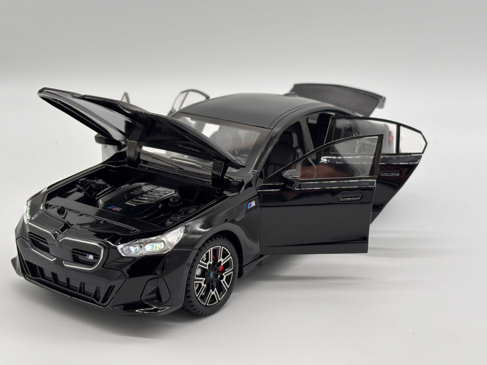Macheta BMW i5 M60 din Metal – 20,5 cm, cu Sunete, Lumini, Funcție Pull-Back și Roți Direcționabile [12]