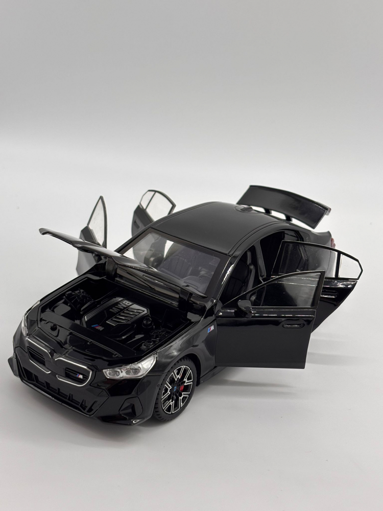 Macheta BMW i5 M60 din Metal – 20,5 cm, cu Sunete, Lumini, Funcție Pull-Back și Roți Direcționabile [14]