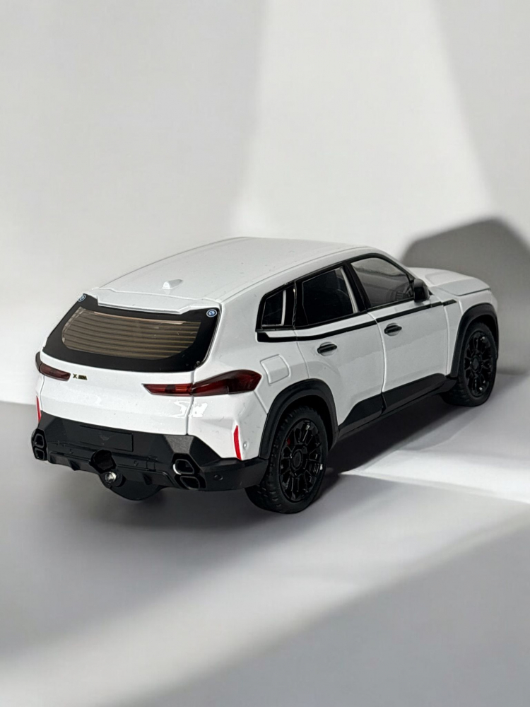Macheta BMW XM, Fum pe Baza de Apa, Faruri si Stopuri Luminoase, din Metal, cu Lumini si Sunete realistice de Motor si Alarma, Volan Functional, cu Functie Pull-Back, cu Functie de Deschidere a Usilor [3]
