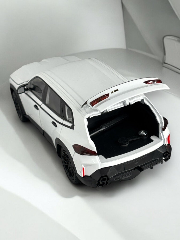 Macheta BMW XM, Fum pe Baza de Apa, Faruri si Stopuri Luminoase, din Metal, cu Lumini si Sunete realistice de Motor si Alarma, Volan Functional, cu Functie Pull-Back, cu Functie de Deschidere a Usilor [13]