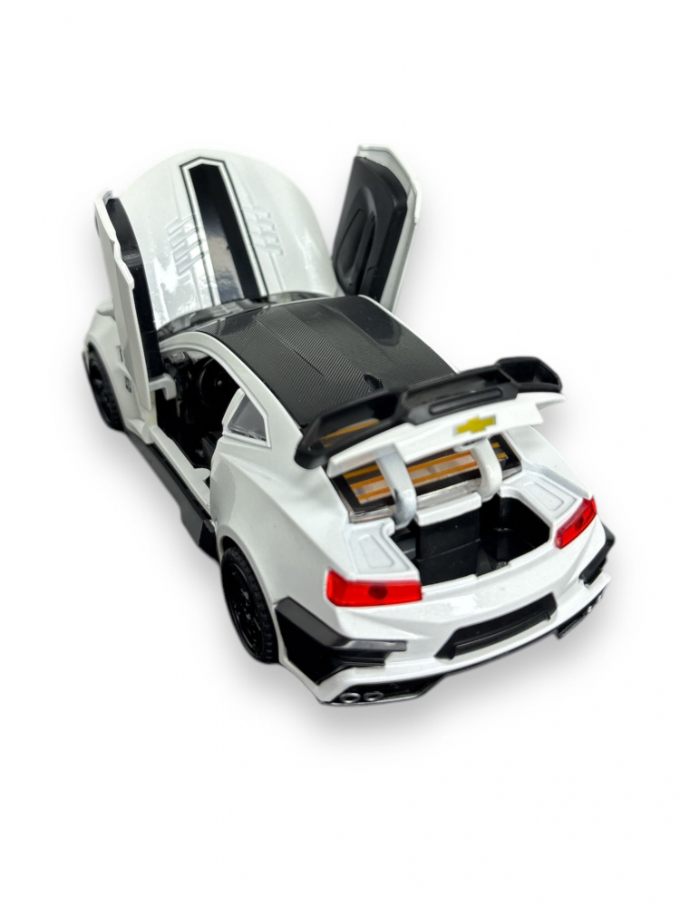 Macheta Chevrolet Camaro, din Metal, cu Lumini ( Faruri si Stopuri ) si Sunete realistice de Motor si Alarma, cu Functie Pull-Back, cu Functie de Deschidere a Usilor, Alb [9]