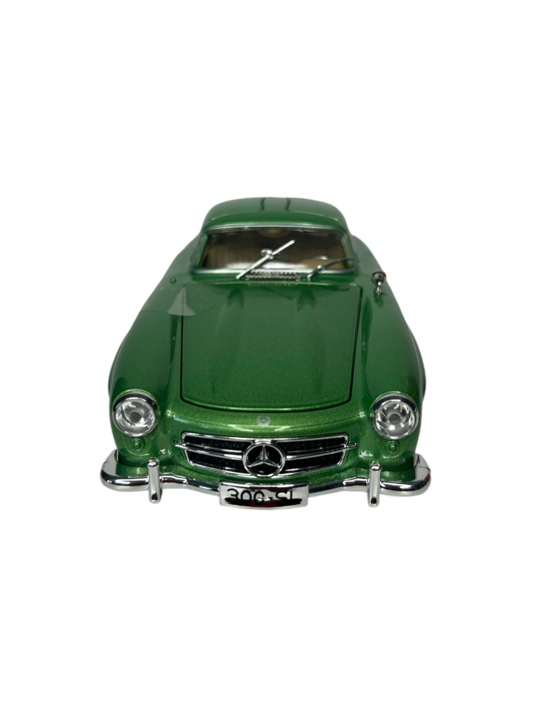 Macheta Mercedes-Benz 300 SL, Fum pe Baza de Apa, Sunete de Motor si Lumini, Functii de Deschidere Usi si Pull-Back, Verde, 1:24 [4]