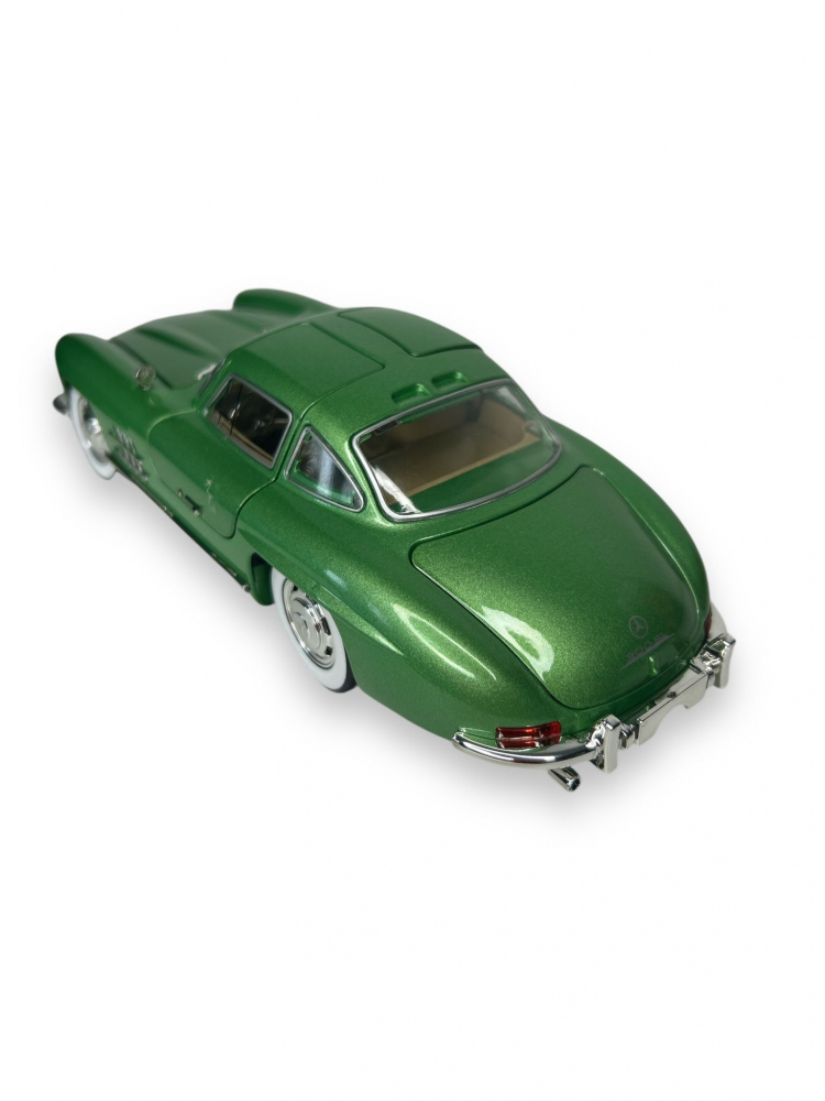Macheta Mercedes-Benz 300 SL, Fum pe Baza de Apa, Sunete de Motor si Lumini, Functii de Deschidere Usi si Pull-Back, Verde, 1:24 [3]