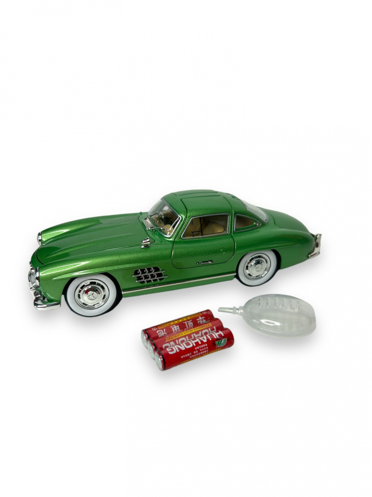 Macheta Mercedes-Benz 300 SL, Fum pe Baza de Apa, Sunete de Motor si Lumini, Functii de Deschidere Usi si Pull-Back, Verde, 1:24 [7]