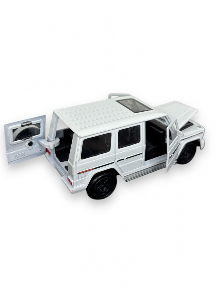 Macheta Mercedes-Benz G Class, din Metal, cu Lumini ( Faruri si Stopuri ) si Sunete realistice de Motor si Alarma, cu Functie Pull-Back, cu Functie de Deschidere a Usilor, Alb [4]