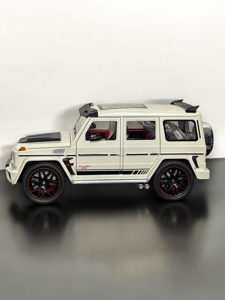 Macheta Mercedes G-Class Brabus, Fum pe Baza de Apa, din Metal, cu Lumini si Sunete realistice de Motor si Alarma, cu Functie Pull-Back, cu Functie de Deschidere a Usilor si de Viraj - Alb [4]