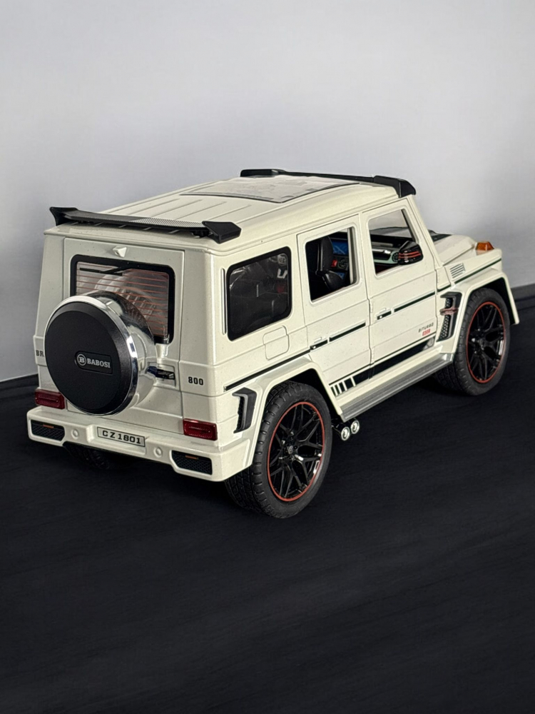 Macheta Mercedes G-Class Brabus, Fum pe Baza de Apa, din Metal, cu Lumini si Sunete realistice de Motor si Alarma, cu Functie Pull-Back, cu Functie de Deschidere a Usilor si de Viraj - Alb [5]