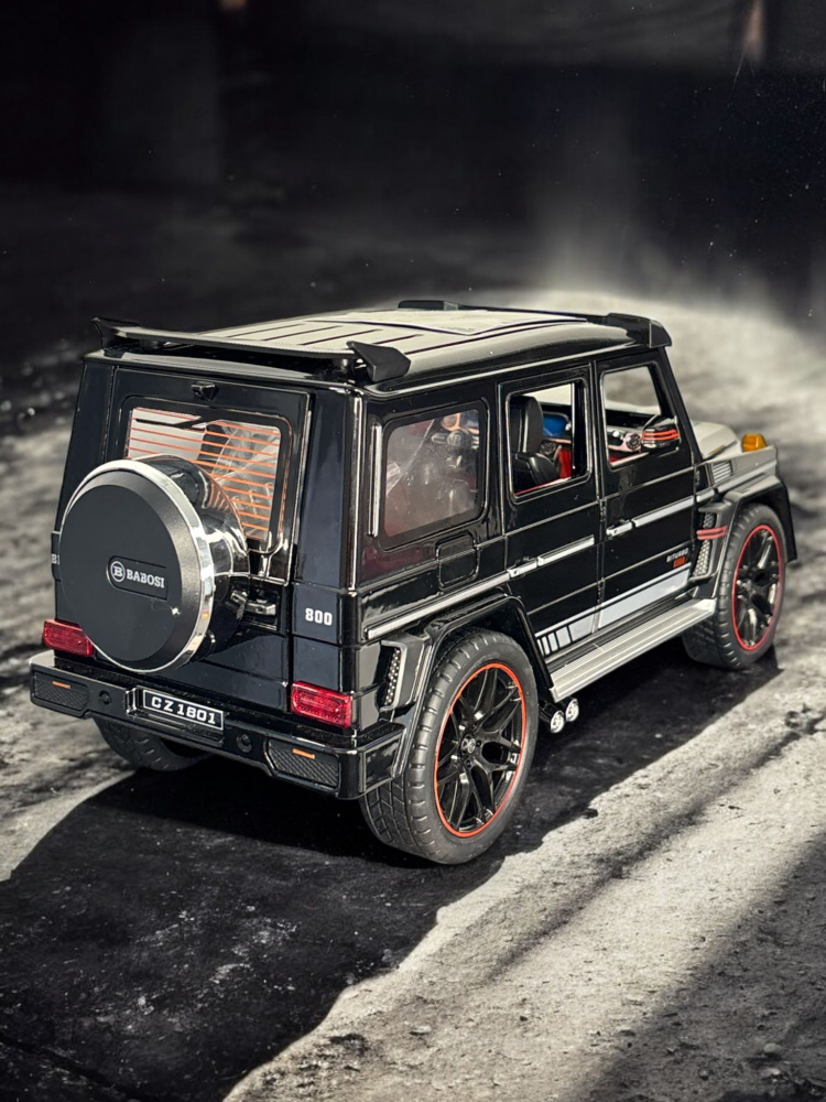 Macheta Mercedes G-Class Brabus, Fum pe Baza de Apa, din Metal, cu Lumini si Sunete realistice de Motor si Alarma, cu Functie Pull-Back, cu Functie de Deschidere a Usilor si de Viraj - Negru [5]