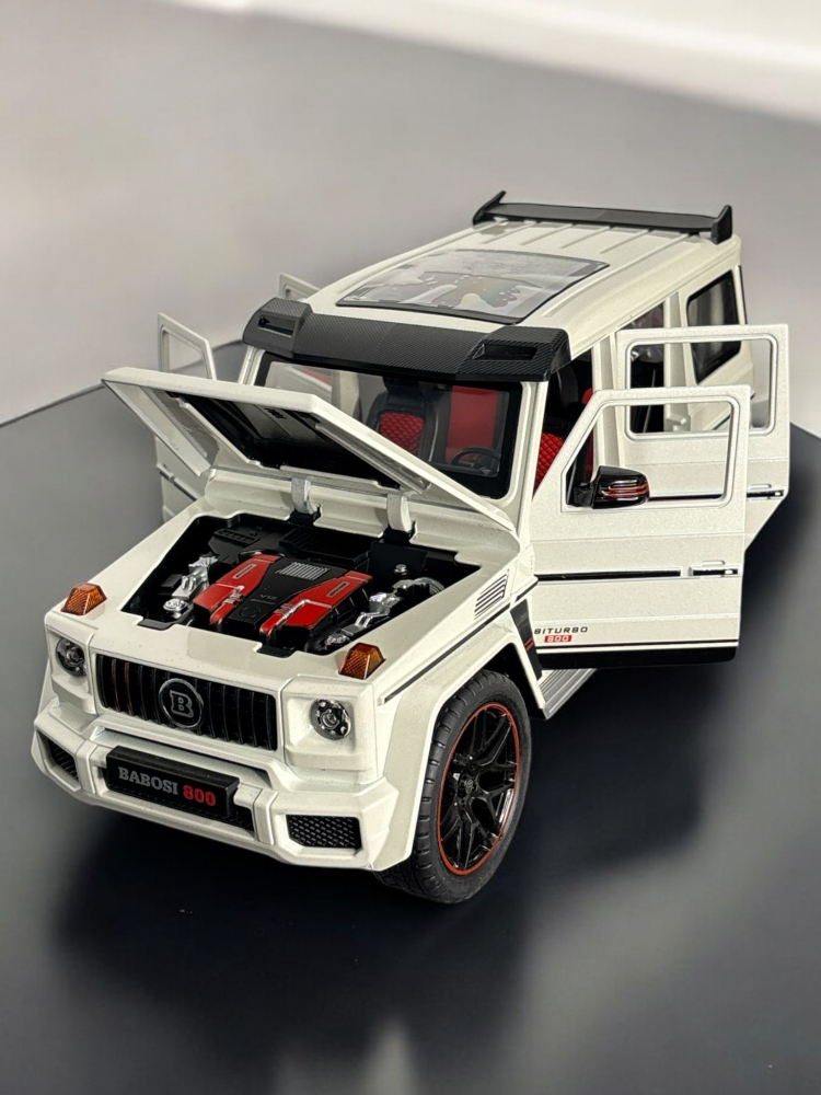 Macheta Mercedes G-Class Brabus, Fum pe Baza de Apa, din Metal, cu Lumini si Sunete realistice de Motor si Alarma, cu Functie Pull-Back, cu Functie de Deschidere a Usilor si de Viraj - Alb [8]