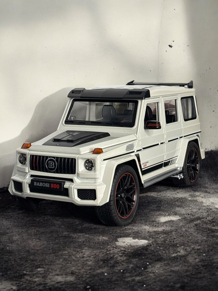 Macheta Mercedes G-Class Brabus, Fum pe Baza de Apa, din Metal, cu Lumini si Sunete realistice de Motor si Alarma, cu Functie Pull-Back, cu Functie de Deschidere a Usilor si de Viraj - Alb [11]