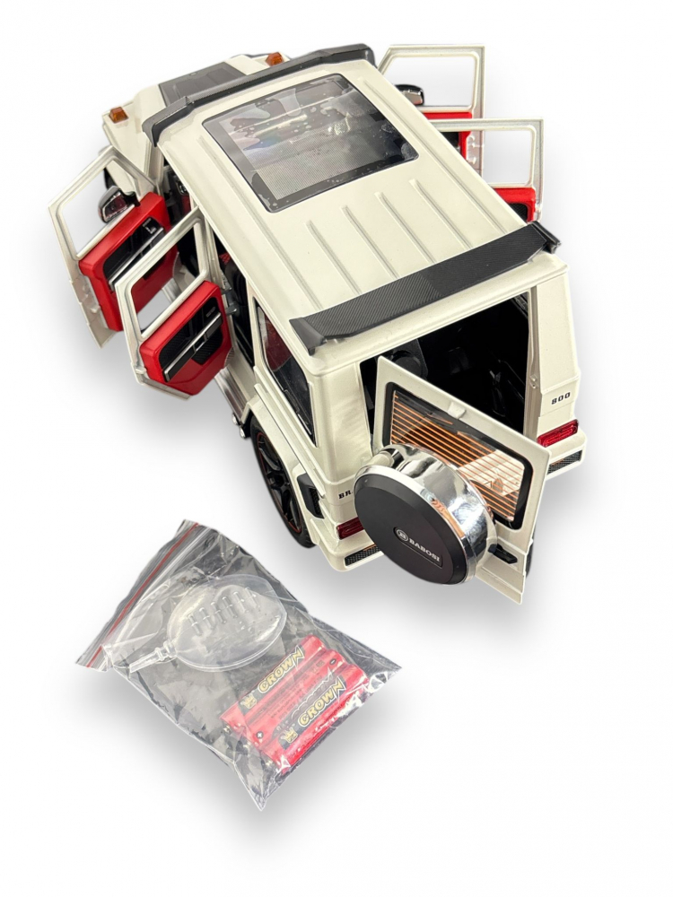 Macheta Mercedes G-Class Brabus, Fum pe Baza de Apa, din Metal, cu Lumini si Sunete realistice de Motor si Alarma, cu Functie Pull-Back, cu Functie de Deschidere a Usilor si de Viraj - Alb [13]
