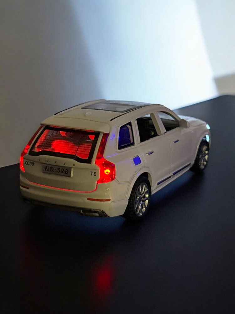 Macheta Volvo XC90, din Metal, cu Lumini si Sunete realistice de Motor si Alarma, cu Functie Pull-Back, cu Functie de Deschidere a Usilor - Alb [13]