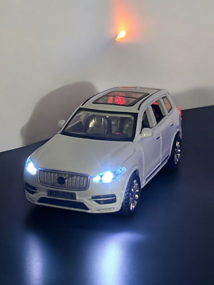 Macheta Volvo XC90, din Metal, cu Lumini si Sunete realistice de Motor si Alarma, cu Functie Pull-Back, cu Functie de Deschidere a Usilor - Alb [12]