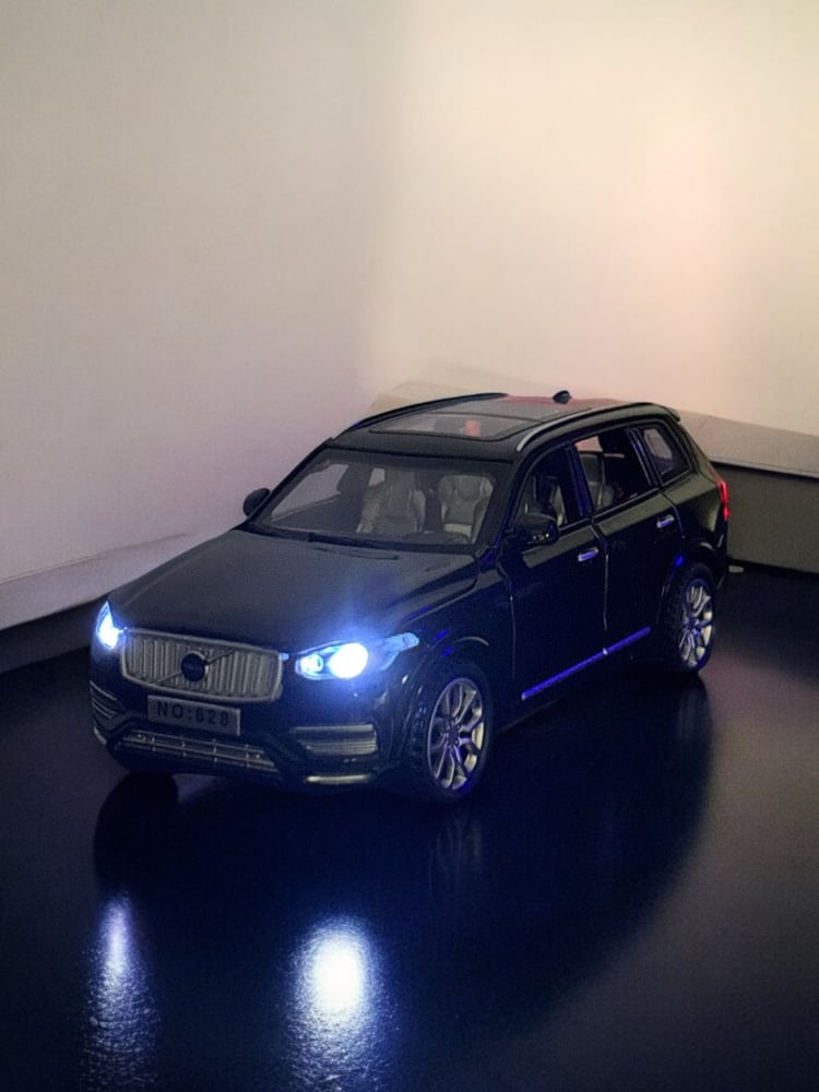 Macheta Volvo XC90, din Metal, cu Lumini si Sunete realistice de Motor si Alarma, cu Functie Pull-Back, cu Functie de Deschidere a Usilor - Negru [9]