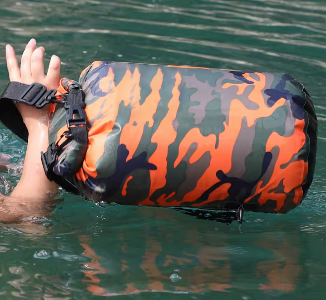 Sac Etanș Ocean Pack 10L Camo – 100% Impermeabil, Protecție Contra Apelor, Nisipului și Prafului, Curea Reglabilă Inclusă [3]
