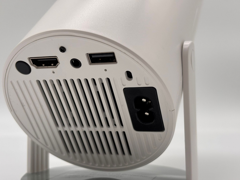 Videoproiector Smart Portabil Model Pro, 5000 Lumeni, 280 ANSI, Android 11, Wi-Fi, Bluetooth, rezolutie Ultra HD, Suport 4K, conexiune HDMI, USB si Mirroring Android/IOS, difuzor integrat, rotire 180° [13]