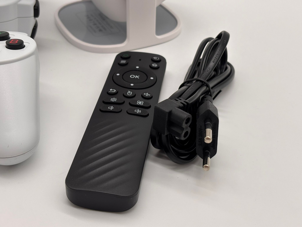 Videoproiector Smart Portabil P30 MAX, Android TV, 7000 Lumeni, 450 ANSI, Suport 4K, Wi-Fi 5G, Bluetooth, Auto Corecție, Difuzor, 10000 Jocuri Retro [24]