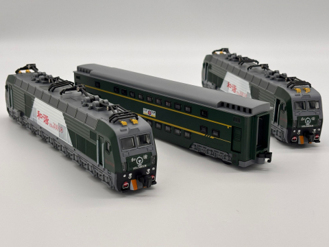 2 Locomotive Electrice cu Vagon din Metal – 70 cm Lungime Totală, Sunete și Lumini, Baterii Incluse [0]