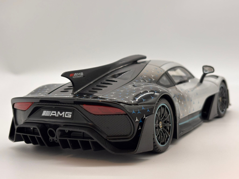 Automacheta Mercedes-Benz AMG One din Metal, 25 cm Usi si Elemente Mobile,Faruri, Stopuri si Bord Interior Luminate, Sunete Realiste, 25 cm, Volan Functional [7]