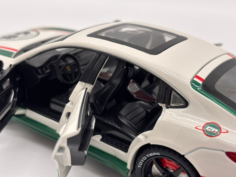 Automachetă Porsche Panamera, 20 cm, Funcție Pull-Back, Uși, Portbagaj și Capotă Deschizătoare, Lumină, Sunet și Efect de Fum (Baterii Incluse) [12]