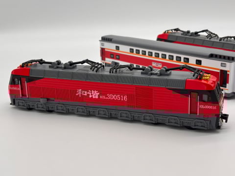 2 Locomotive Electrice cu Vagon din Metal – 70 cm Lungime Totală, Sunete și Lumini, Baterii Incluse [10]