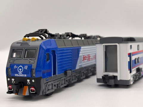 Toate Produsele - 2 Locomotive Electrice cu Vagon din Metal – 70 cm Lungime Totală, Sunete și Lumini, Baterii Incluse