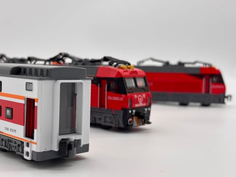 2 Locomotive Electrice cu Vagon din Metal – 70 cm Lungime Totală, Sunete și Lumini, Baterii Incluse [12]