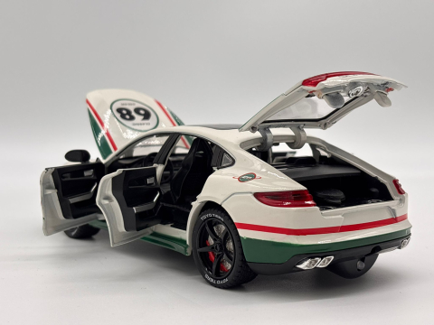 Automachetă Porsche Panamera, 20 cm, Funcție Pull-Back, Uși, Portbagaj și Capotă Deschizătoare, Lumină, Sunet și Efect de Fum (Baterii Incluse) [13]