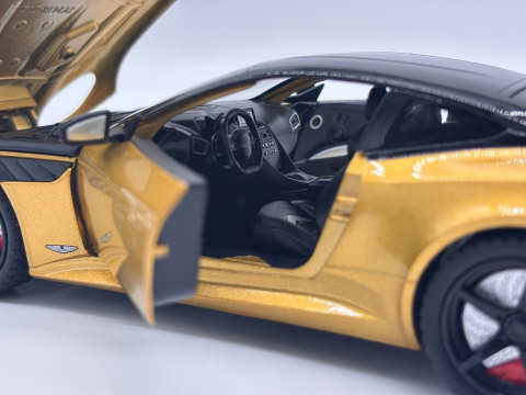 Automacheta Aston Martin DB V12, din Metal, 20 cm – Cu Lumini, Sunete, Funcție Pull-Back și Elemente Mobile [6]