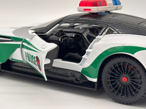 Automachetă Aston Martin Valkyrie Poliție, din Metal, 1:24, 20 cm, Funcție Pull-Back, Elemente Mobile, Sunete și Lumini [3]