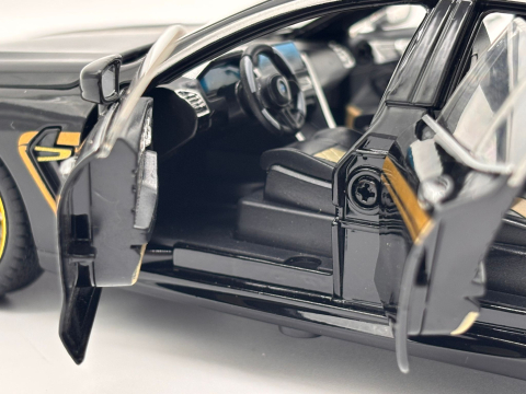 Automachetă BMW M8 Competition Pachet MANHART din Metal, 1:24, Fum pe Bază de Apă, Funcție Pull-Back, Uși, Capotă și Portbagaj Deschizătoare, Lumină și Sunet, 21 cm [13]