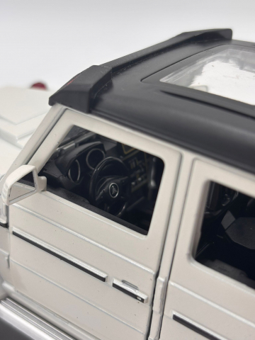Automacheta Mercedes-Benz G Class V12, din Metal cu Fum pe baza de Apă, Sunete, Elemente Mobile, Lumini și Funcție Pull-Back – 20 cm [3]