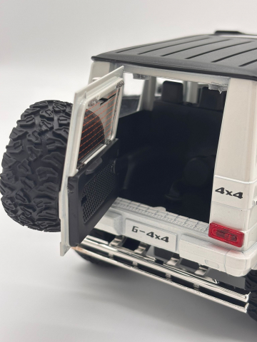 Automacheta Mercedes-Benz G Class V12, din Metal cu Fum pe baza de Apă, Sunete, Elemente Mobile, Lumini și Funcție Pull-Back – 20 cm [10]