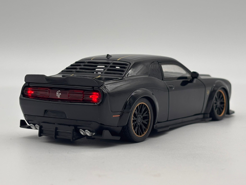 Automachetă Dodge Challenger Hellcat SRT din Metal, 1:32, Funcție Pull-Back, Uși, Capotă și Portbagaj Deschizătoare, Sunete și Lumini, 15.5 cm [6]