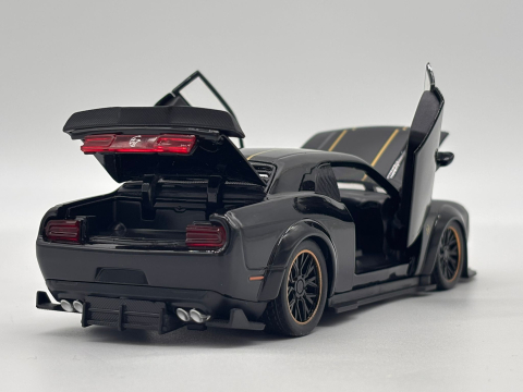 Automachetă Dodge Challenger Hellcat SRT din Metal, 1:32, Funcție Pull-Back, Uși, Capotă și Portbagaj Deschizătoare, Sunete și Lumini, 15.5 cm [4]