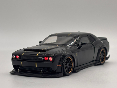 Automachetă Dodge Challenger Hellcat SRT din Metal, 1:32, Funcție Pull-Back, Uși, Capotă și Portbagaj Deschizătoare, Sunete și Lumini, 15.5 cm [5]