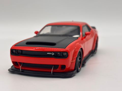 Automachetă Dodge Challenger Hellcat SRT din Metal, 1:32, Funcție Pull-Back, Uși, Capotă și Portbagaj Deschizătoare, Sunete și Lumini, 15.5 cm [2]