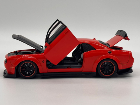 Automachetă Dodge Challenger Hellcat SRT din Metal, 1:32, Funcție Pull-Back, Uși, Capotă și Portbagaj Deschizătoare, Sunete și Lumini, 15.5 cm [4]