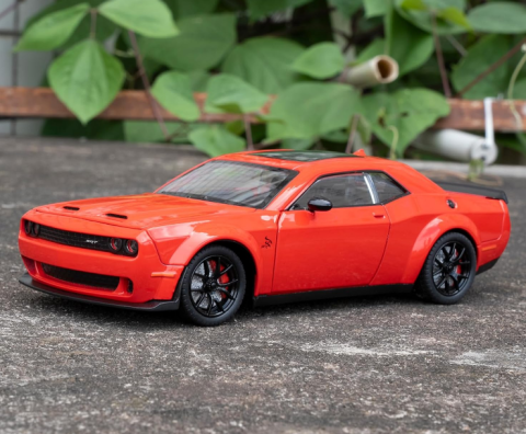 Automachetă Dodge Challenger SRT din Metal, 1:24, Funcție Pull-Back, Uși, Capotă și Portbagaj Deschizătoare, Sunete și Lumini, 20cm [3]