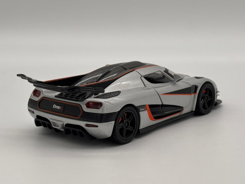 Automacheta Koenigsegg One – Metalică, 15 cm, cu Funcție Pull-Back, Uși și Elemente Mobile, Sunete și Lumini Realistice [7]