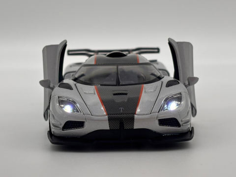 Automacheta Koenigsegg One – Metalică, 15 cm, cu Funcție Pull-Back, Uși și Elemente Mobile, Sunete și Lumini Realistice [13]