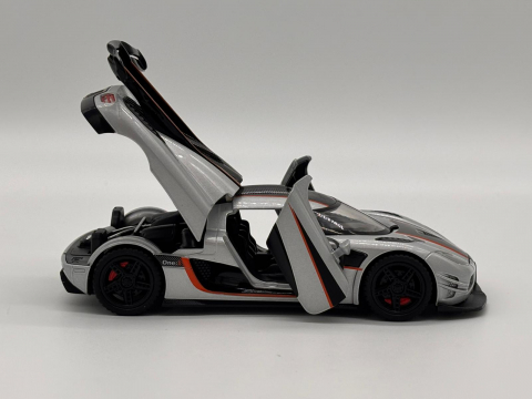 Automacheta Koenigsegg One – Metalică, 15 cm, cu Funcție Pull-Back, Uși și Elemente Mobile, Sunete și Lumini Realistice [16]