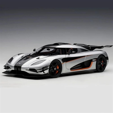 Automachete - Automacheta Koenigsegg One – Metalică, 15 cm, cu Funcție Pull-Back, Uși și Elemente Mobile, Sunete și Lumini Realistice