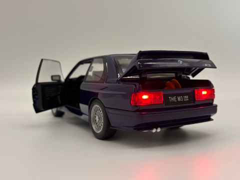Automacheta BMW M3 E30 "Ursulet", din Metal, cu Sunete, Lumini, Elemente Mobile, 20 cm [1]