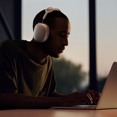 Casti Tip AirPods Max Wireless Over-Ear cu Bluetooth si Microfon, USB-C, Jack Inclus, Sunet Premium, Autonomie 6h, Husa Inclusa [6]