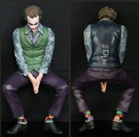 Figurina Joker 24cm – Suport Inclus, Ideală pentru Mașină, Birou sau Carcasa PC – Mască Inclusă [7]