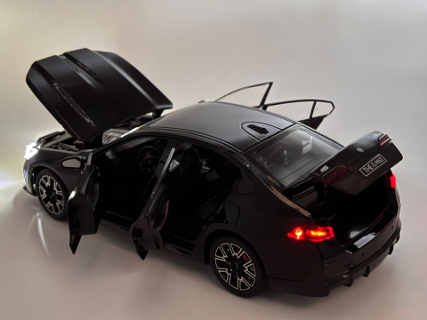 Macheta BMW i5 M60 din Metal – 20,5 cm, cu Sunete, Lumini, Funcție Pull-Back și Roți Direcționabile [8]