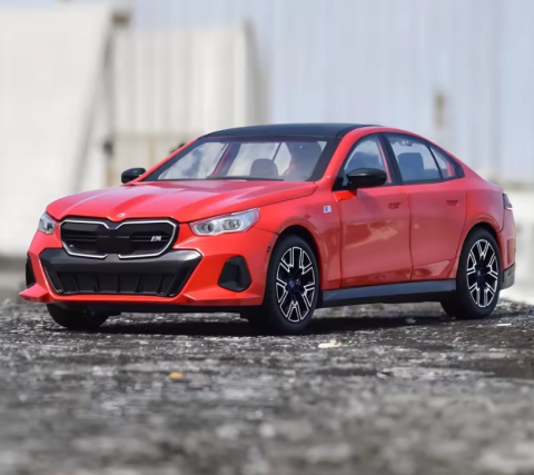 Macheta BMW i5 M60 din Metal – 20,5 cm, cu Sunete, Lumini, Funcție Pull-Back și Roți Direcționabile [1]